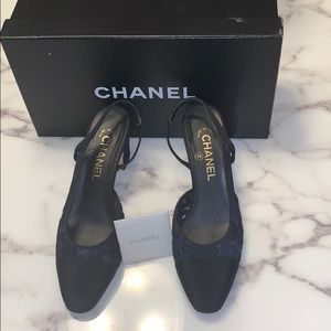 CHANEL Navy Blue and black lace sling-backs 2019!